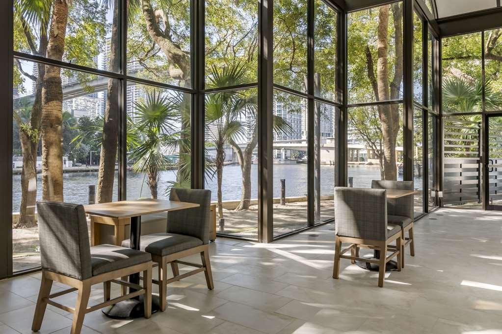 Comfort Inn & Suites Downtown Brickell-Port Of Miami Restaurant photo